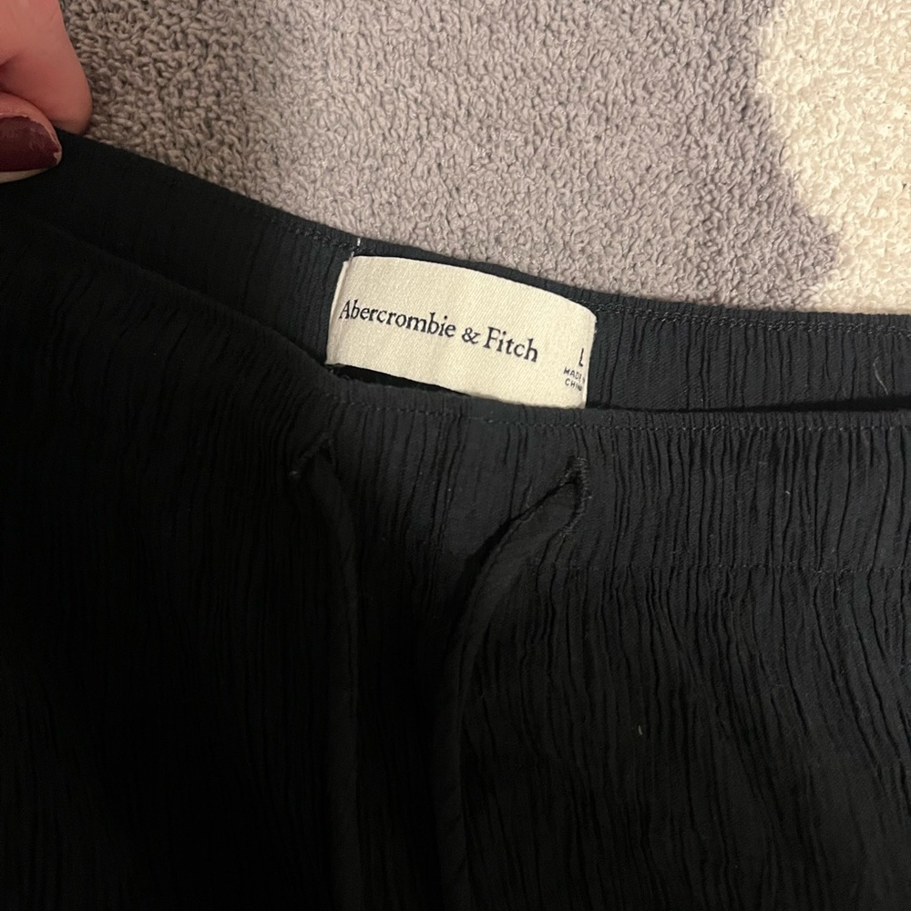 Abercrombie & Fitch Black Crinkle Cut Lattice Trim Pants - Picture 3 of 4
